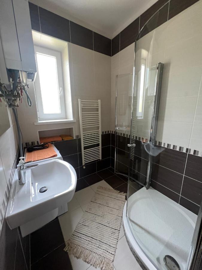 Elegantny Byt V Srdci Mesta Trenčín Kültér fotó